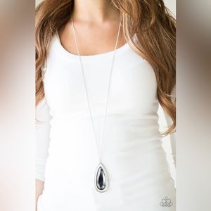 Paparazzi The Royal Coronation - Silver Necklace with Matching Earrings NWT💎